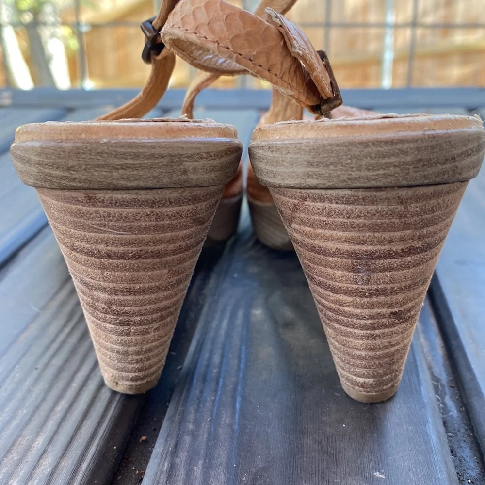 Weekend leather fish-scale heels - Picture 4 of 14